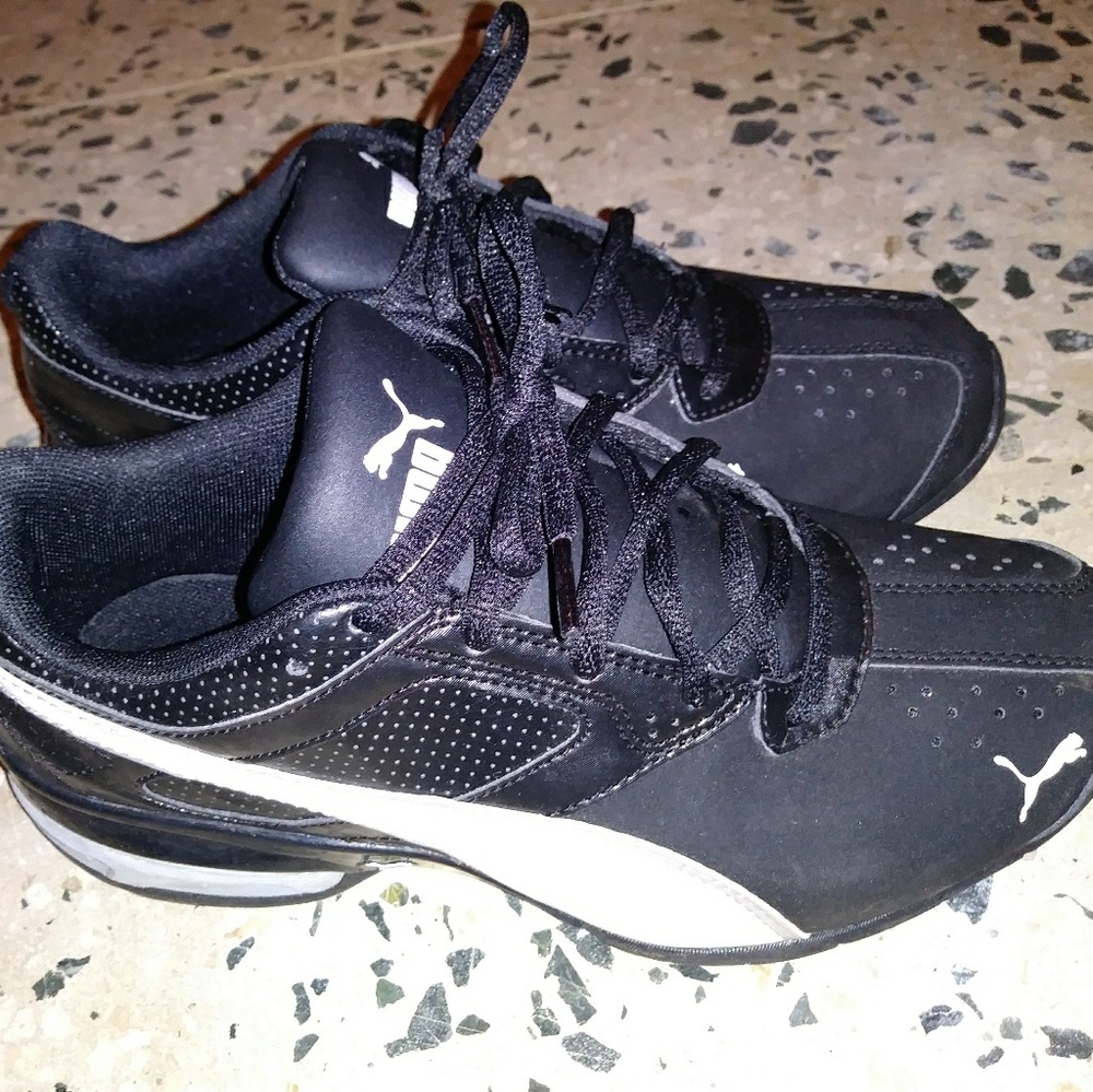 Black puma shoes like new
